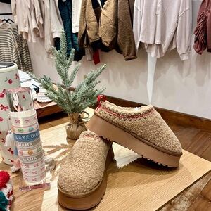CCOCCI Tan Slippers Plush Comfort